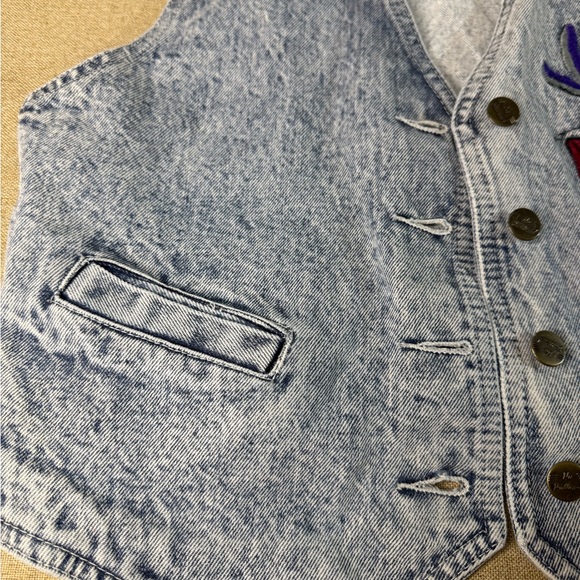 Denim Vest with Floral Embroidery - Picture 3 of 11